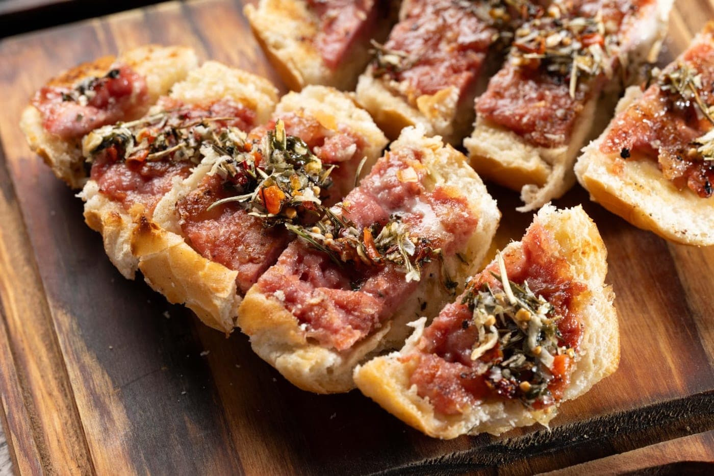 Bruschetta de carne, petisco finger food servido em festa